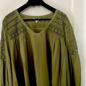 Crown & Ivy Green Boho top with bell sleeves, Women’s size XL
